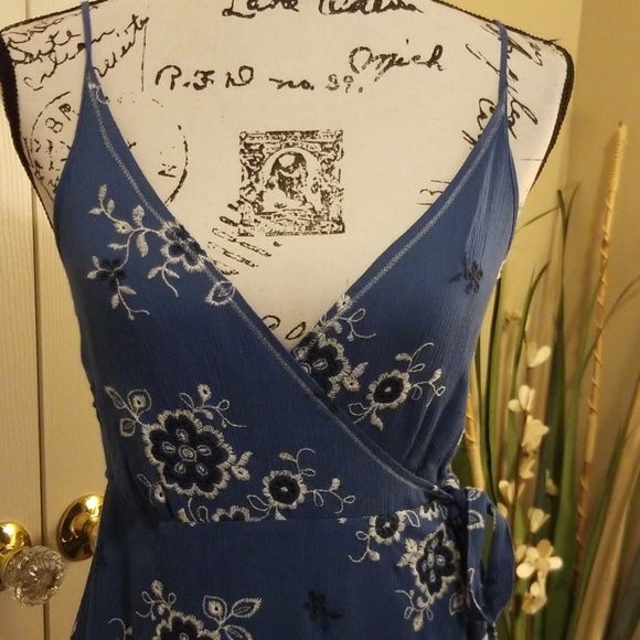 Gorgeous wrap dress - Picture 2 of 8